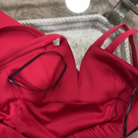 RED DRESS - Picture 10 of 10